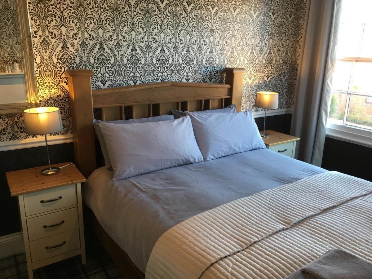 The White Hart Pub And Rooms Cranleigh Eksteriør billede