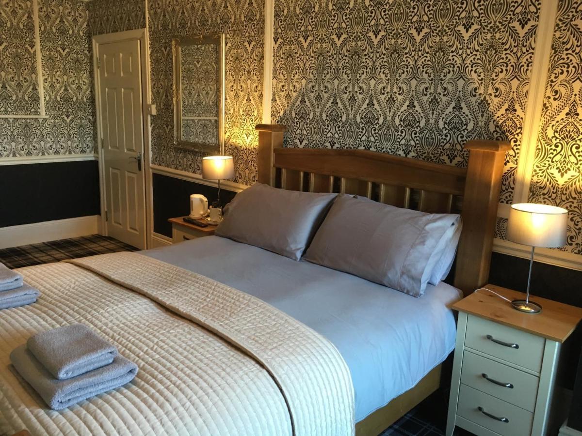 The White Hart Pub And Rooms Cranleigh Eksteriør billede