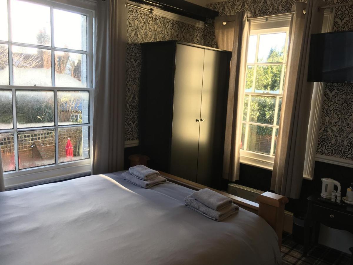 The White Hart Pub And Rooms Cranleigh Eksteriør billede