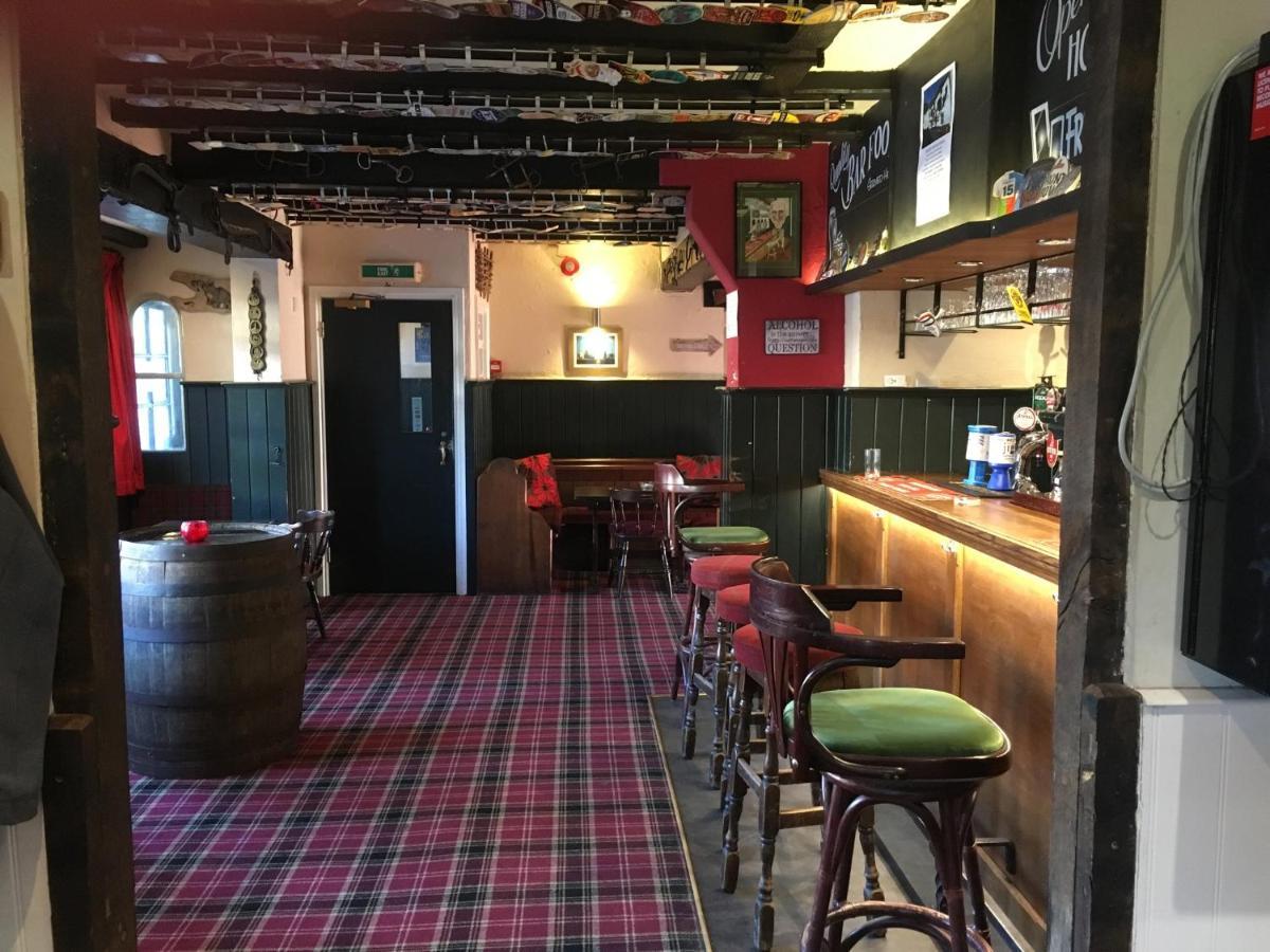 The White Hart Pub And Rooms Cranleigh Eksteriør billede