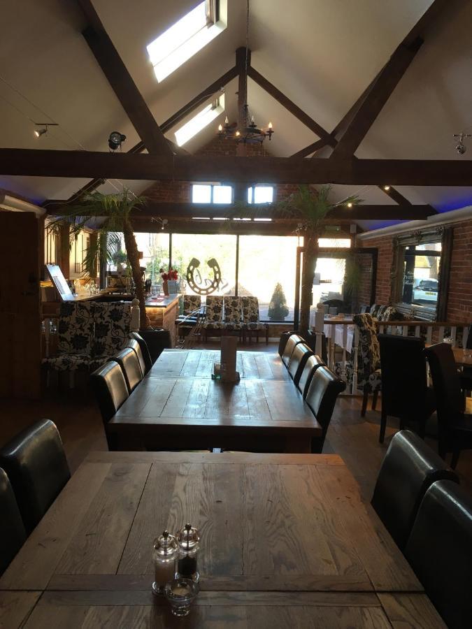 The White Hart Pub And Rooms Cranleigh Eksteriør billede