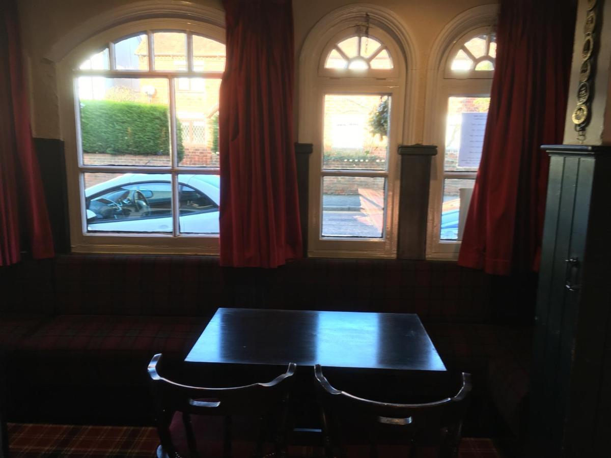 The White Hart Pub And Rooms Cranleigh Eksteriør billede