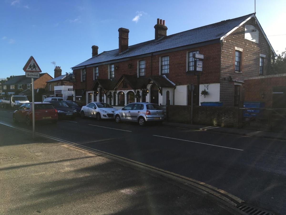 The White Hart Pub And Rooms Cranleigh Eksteriør billede