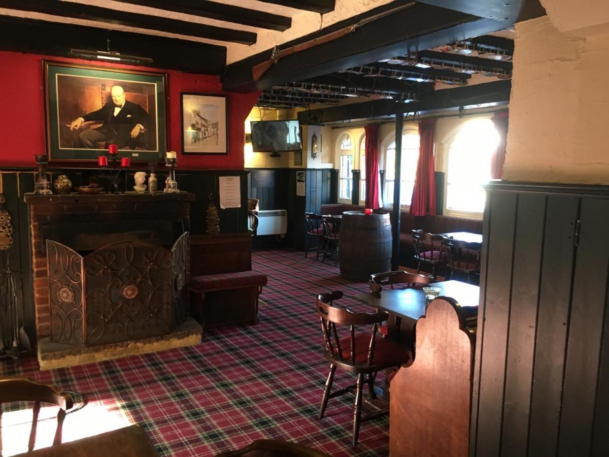 The White Hart Pub And Rooms Cranleigh Eksteriør billede