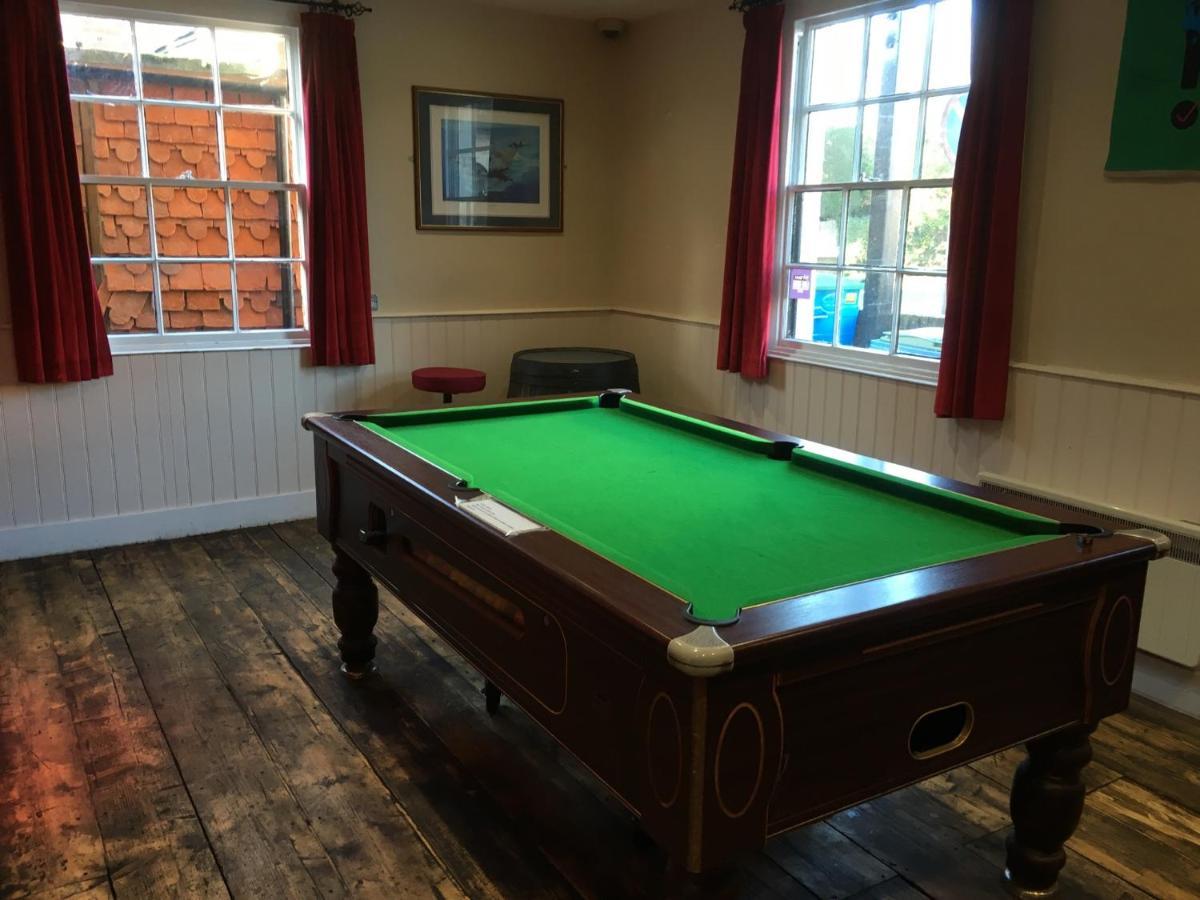The White Hart Pub And Rooms Cranleigh Eksteriør billede