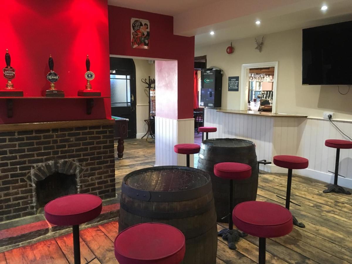The White Hart Pub And Rooms Cranleigh Eksteriør billede
