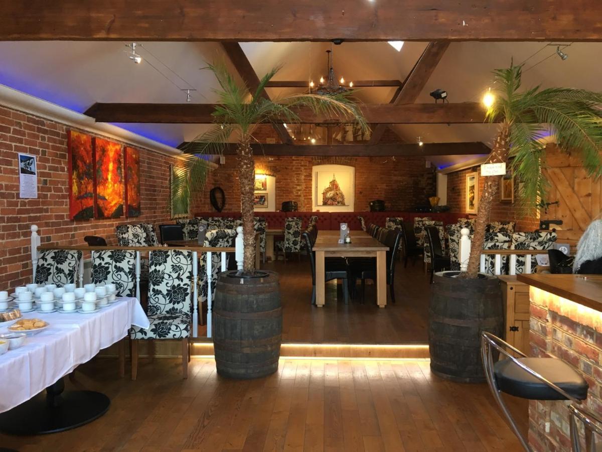 The White Hart Pub And Rooms Cranleigh Eksteriør billede