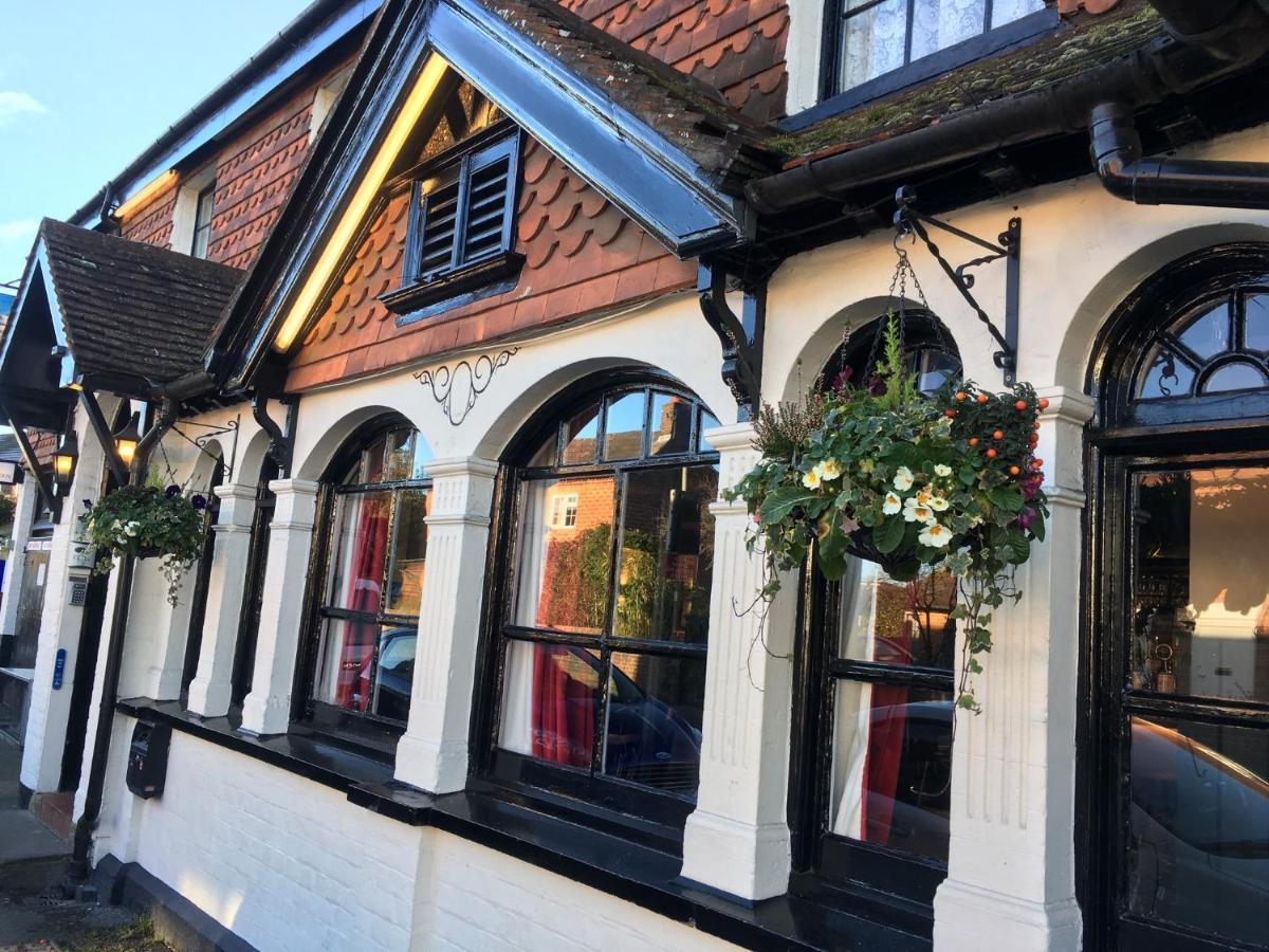The White Hart Pub And Rooms Cranleigh Eksteriør billede