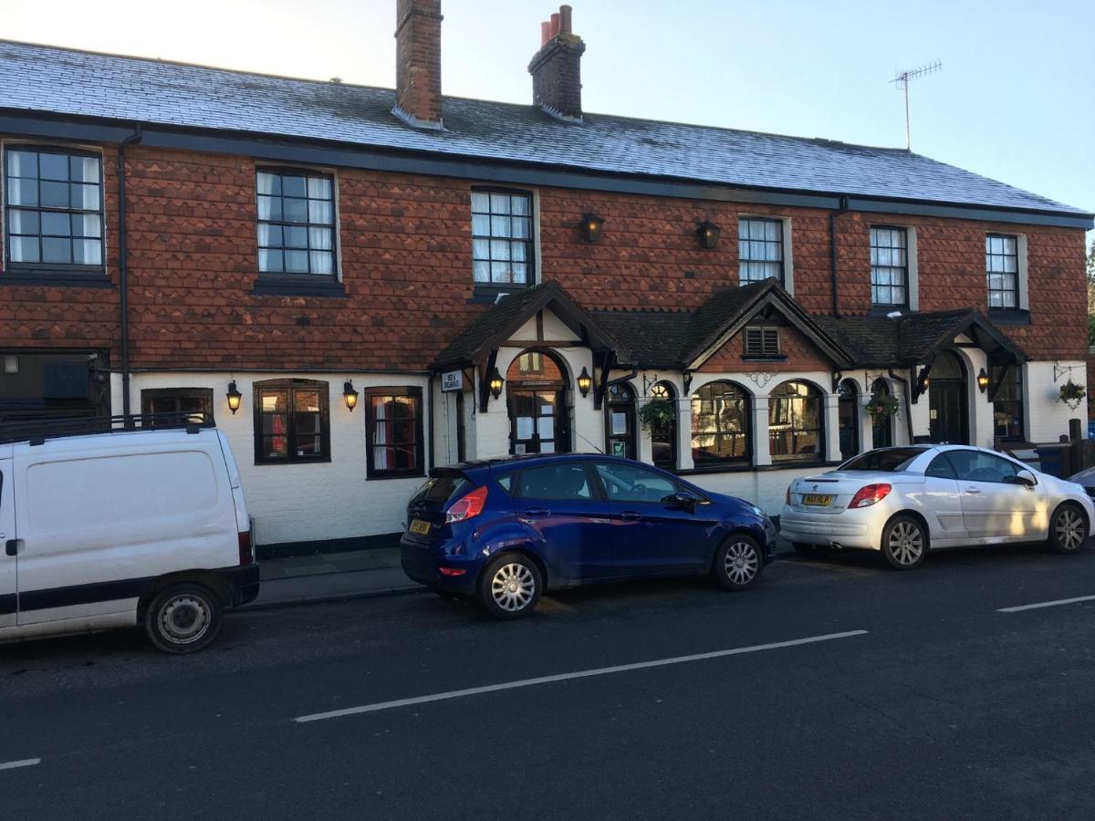 The White Hart Pub And Rooms Cranleigh Eksteriør billede