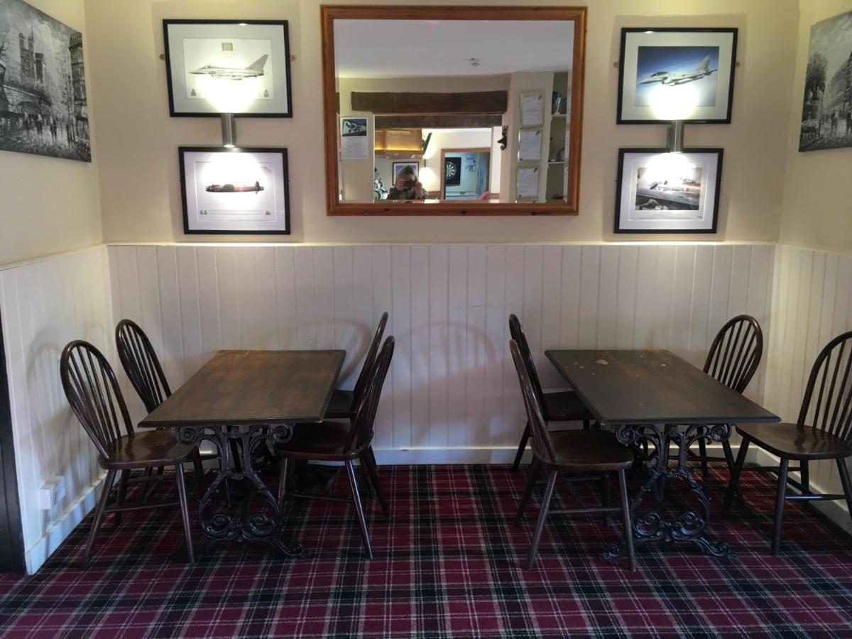 The White Hart Pub And Rooms Cranleigh Eksteriør billede