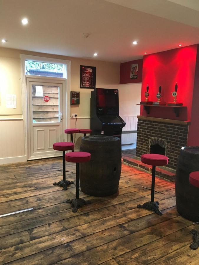 The White Hart Pub And Rooms Cranleigh Eksteriør billede