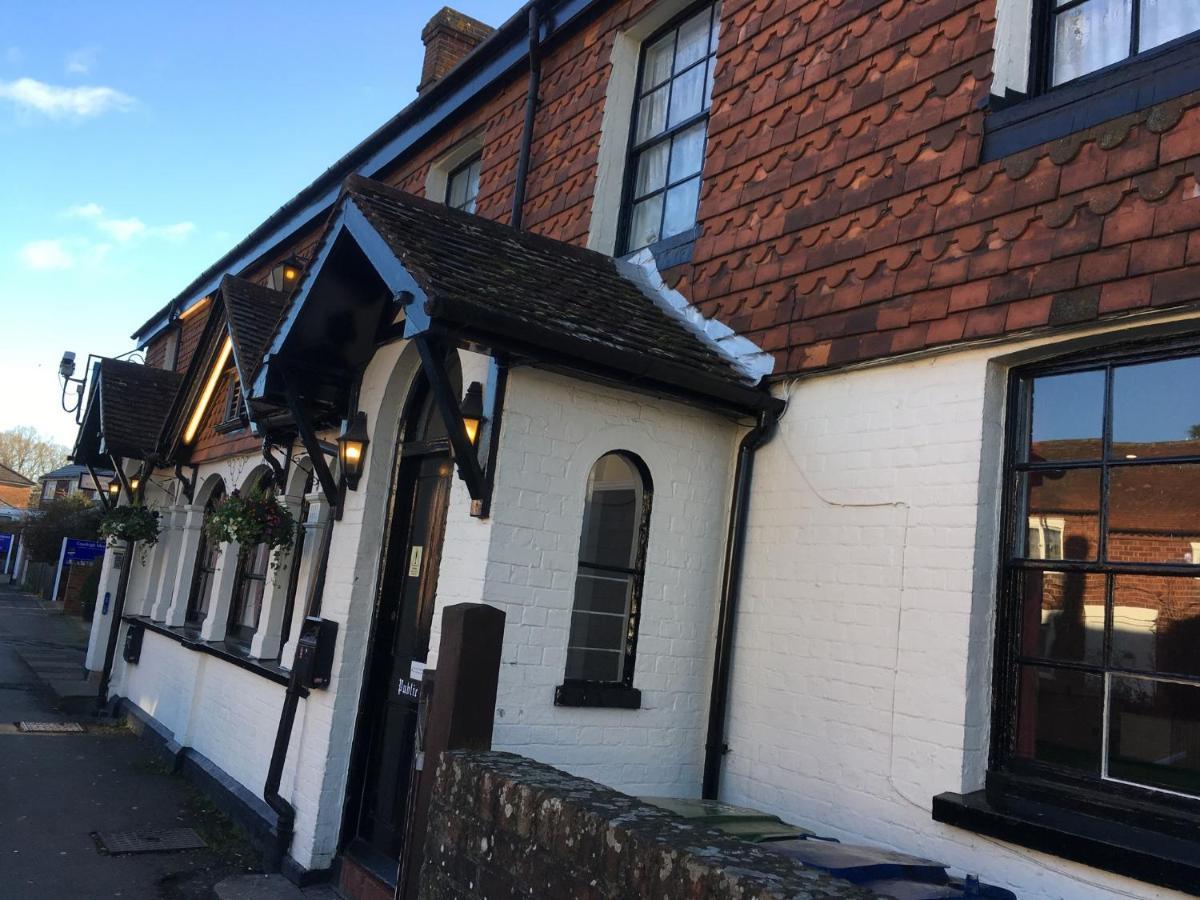 The White Hart Pub And Rooms Cranleigh Eksteriør billede